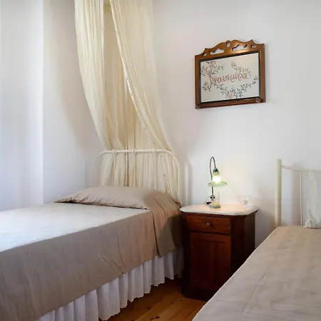 Garden House, 50 M From The Beach, Tinos Ferienhaus