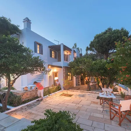 Garden House, 50 M From The Beach, Tinos
