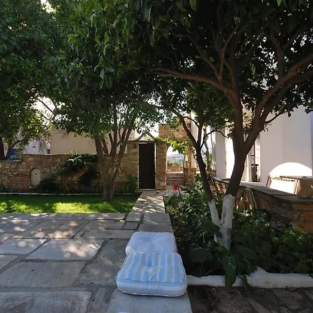 Garden House, 50 M From The Beach, Tinos Ferienhaus *