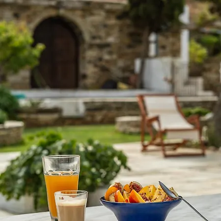 Garden House, 50 M From The Beach, Tinos Ferienhaus *