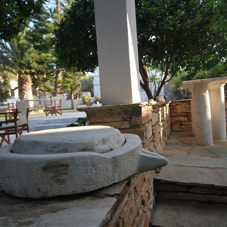Garden House, 50 M From The Beach, Tinos Ferienhaus